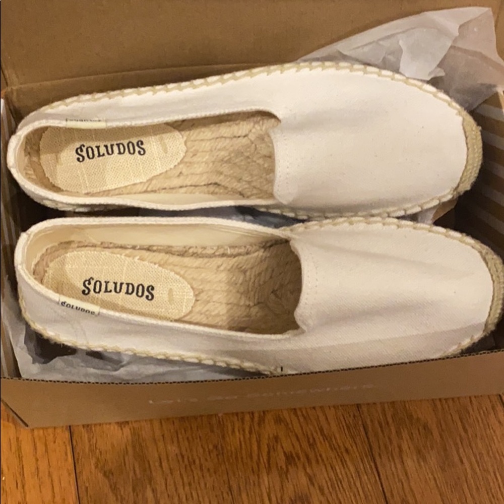 Soludos size 7.5 white espadrille flat